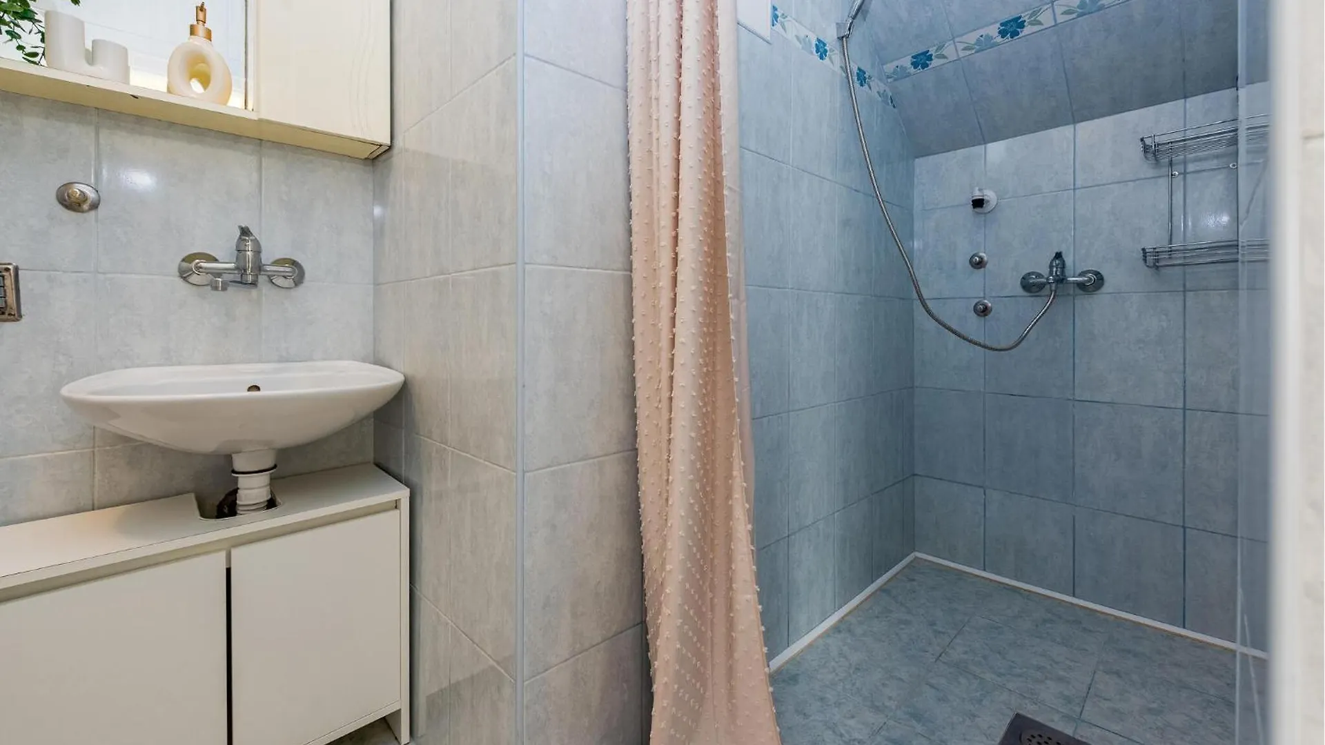 3 Bedroom Awesome Home In ヴーシ