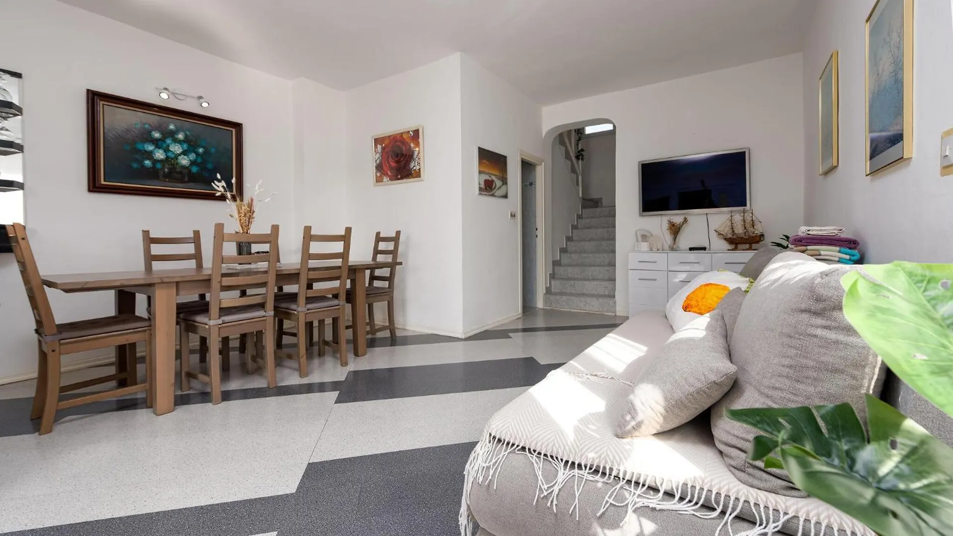 3 Bedroom Awesome Home In ヴーシ 別荘