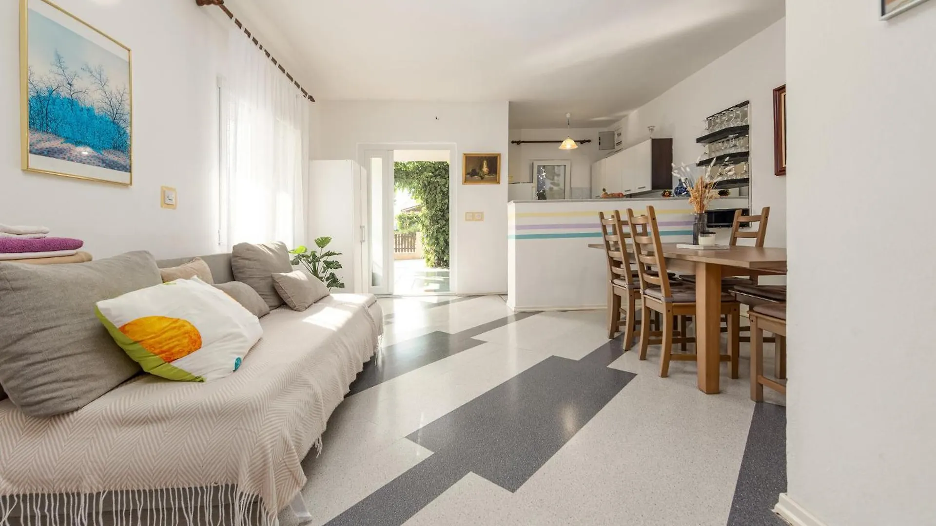 3 Bedroom Awesome Home In ヴーシ